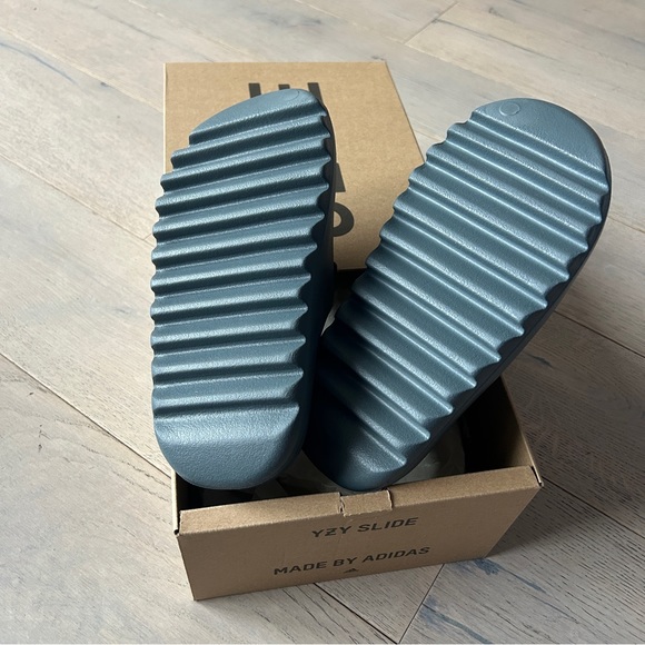 YEEZY YZY - Adidas Slide - Picture 2 of 10